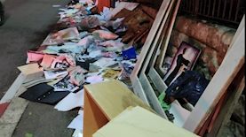 היצירות שהושלכו לרחוב, צילום: טל יהלום מתוך פייסבוק